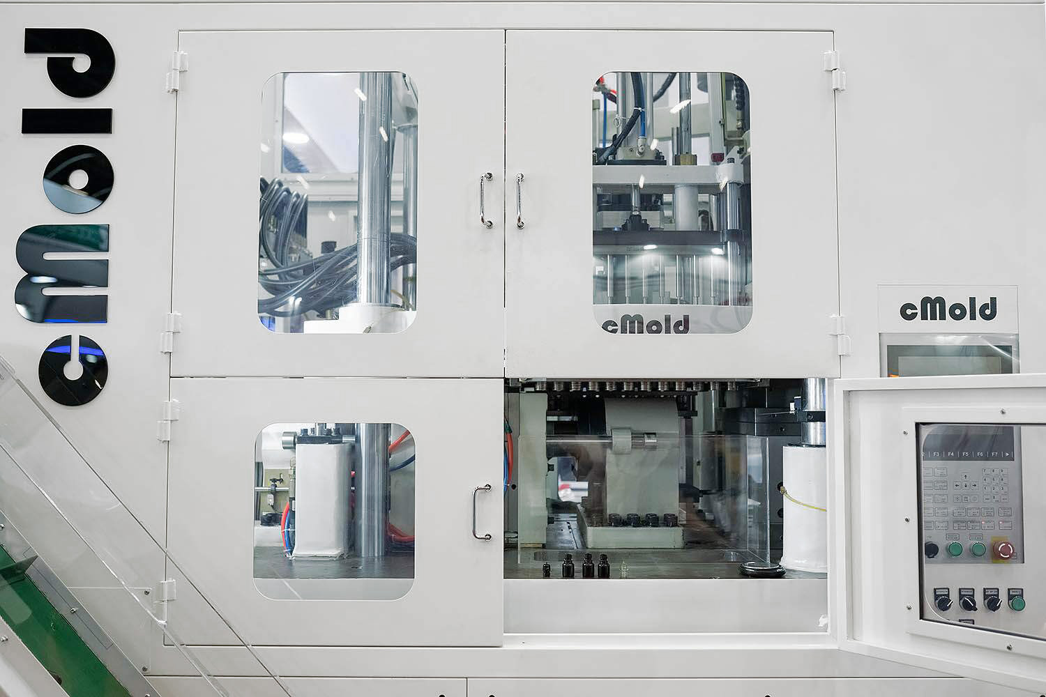 Injection stretch blow molding CMOLD