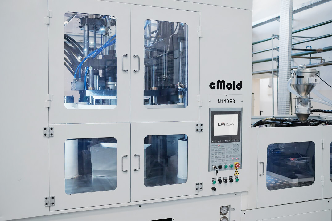 Injection stretch blow molding CMOLD