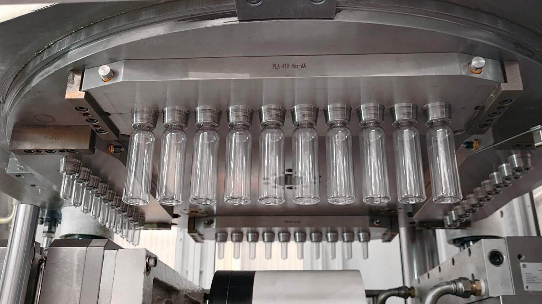 Injection stretch blow molding CMOLD